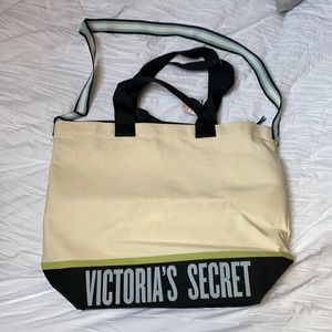 Nwt Victoria’s Secret tote with removable cooler bag $68